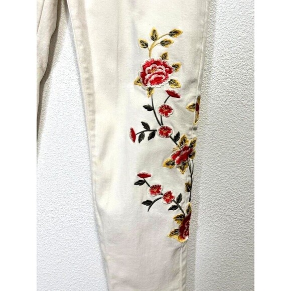DG2 Diane Gilman Womens Virtual Stretch Floral Embroidered White Jeans 12P NWOT - Picture 3 of 16